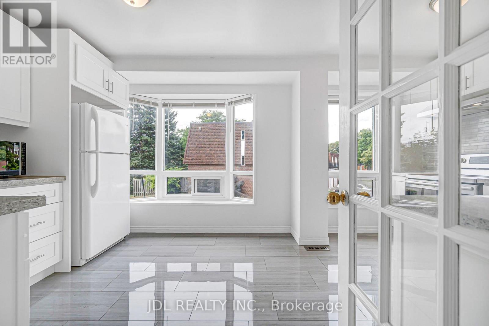 #33 100 BRIDLETOWNE CIRCLE - Image 19