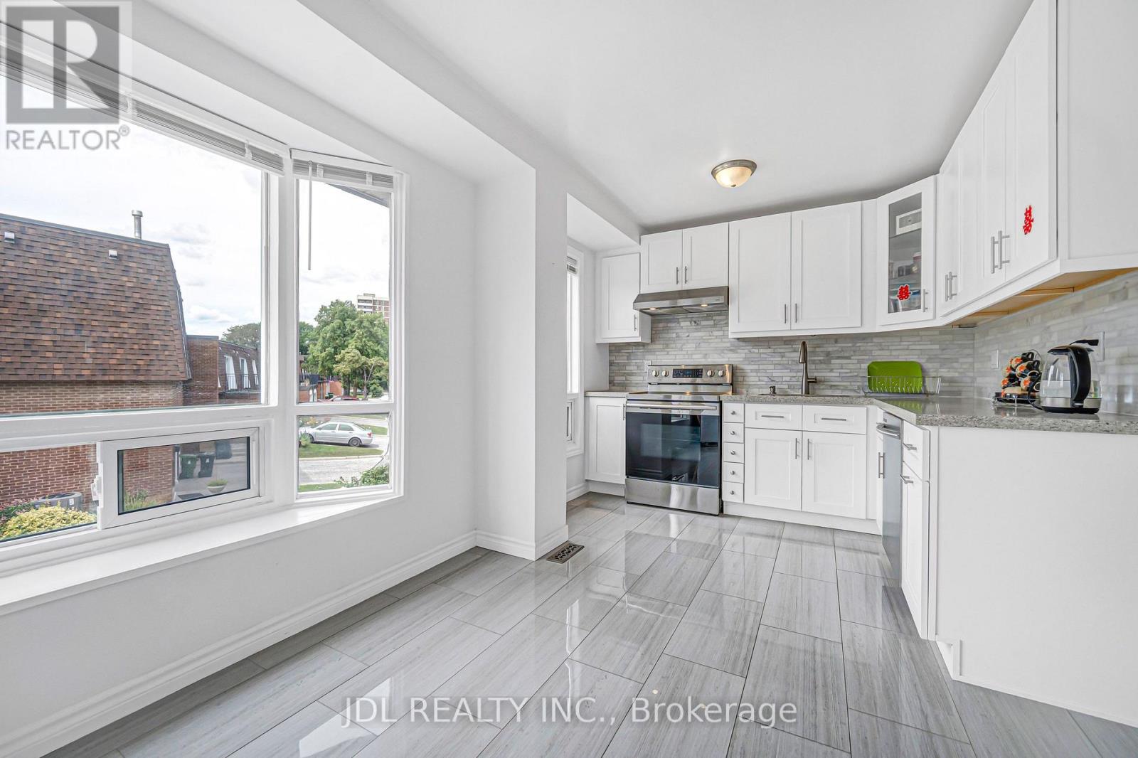 #33 100 BRIDLETOWNE CIRCLE - Image 21