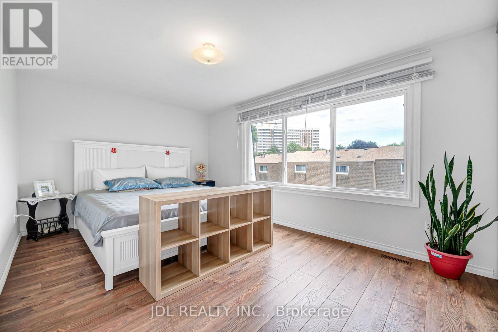 #33 100 BRIDLETOWNE CIRCLE - Image 30
