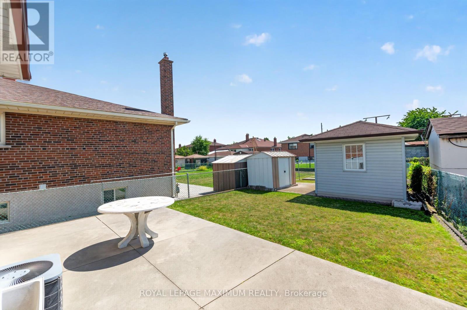 11 HISEY CRESCENT - 38