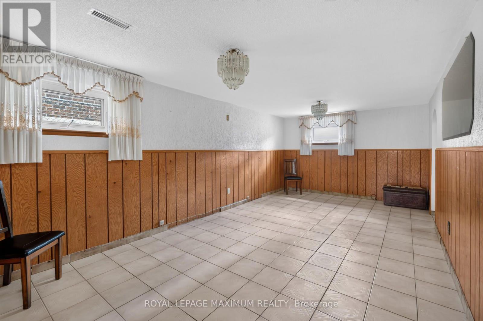 11 HISEY CRESCENT - 26