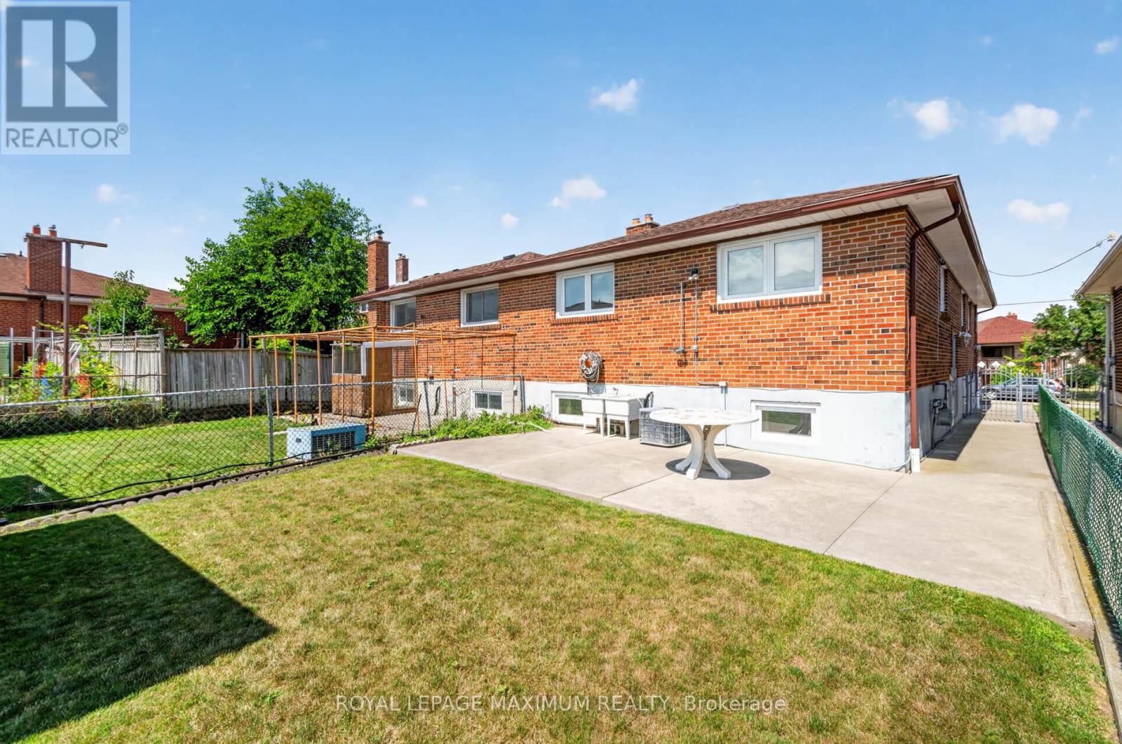 11 HISEY CRESCENT - 43