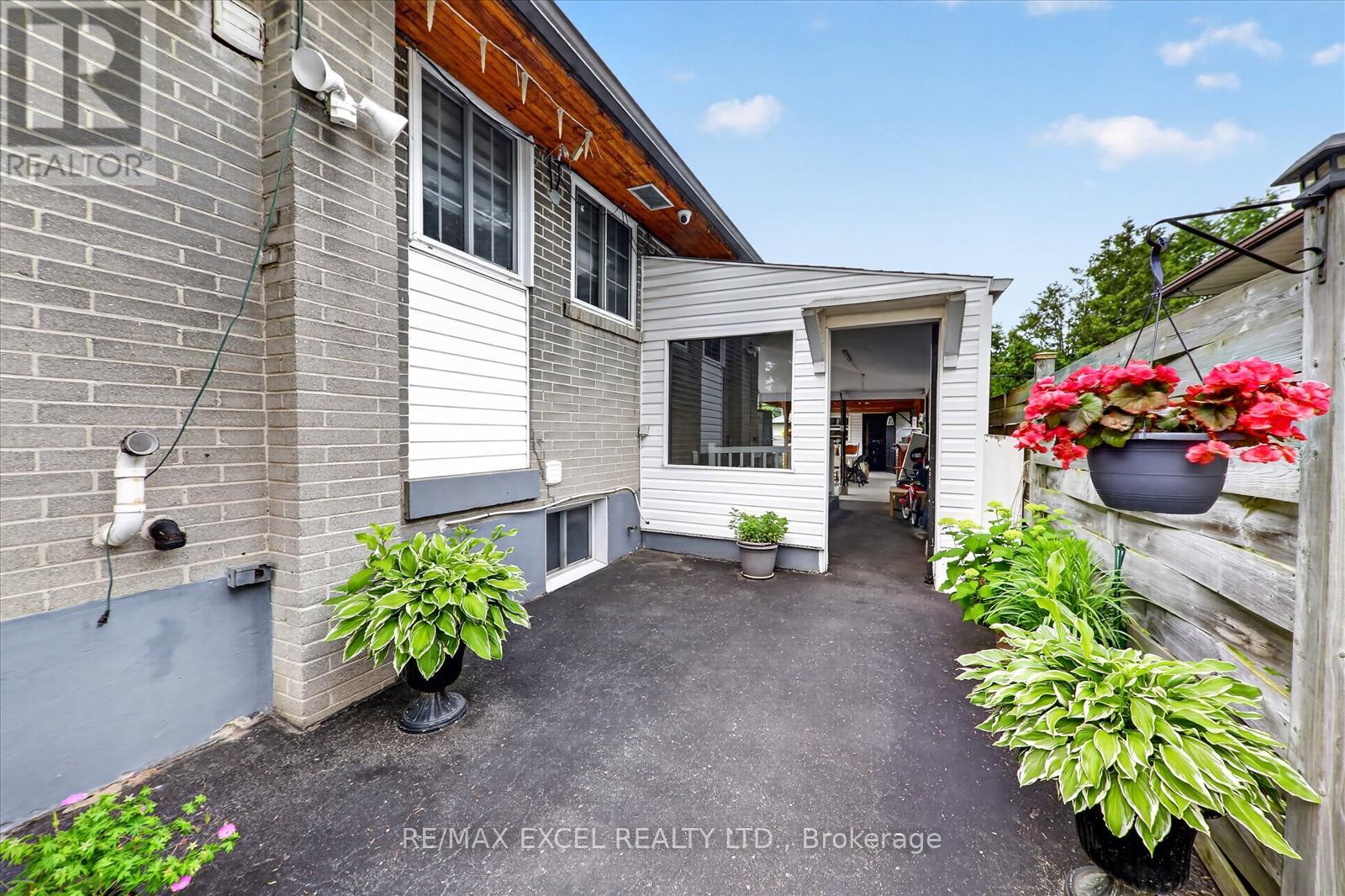 62 SUNDANCE CRESCENT - Image 30