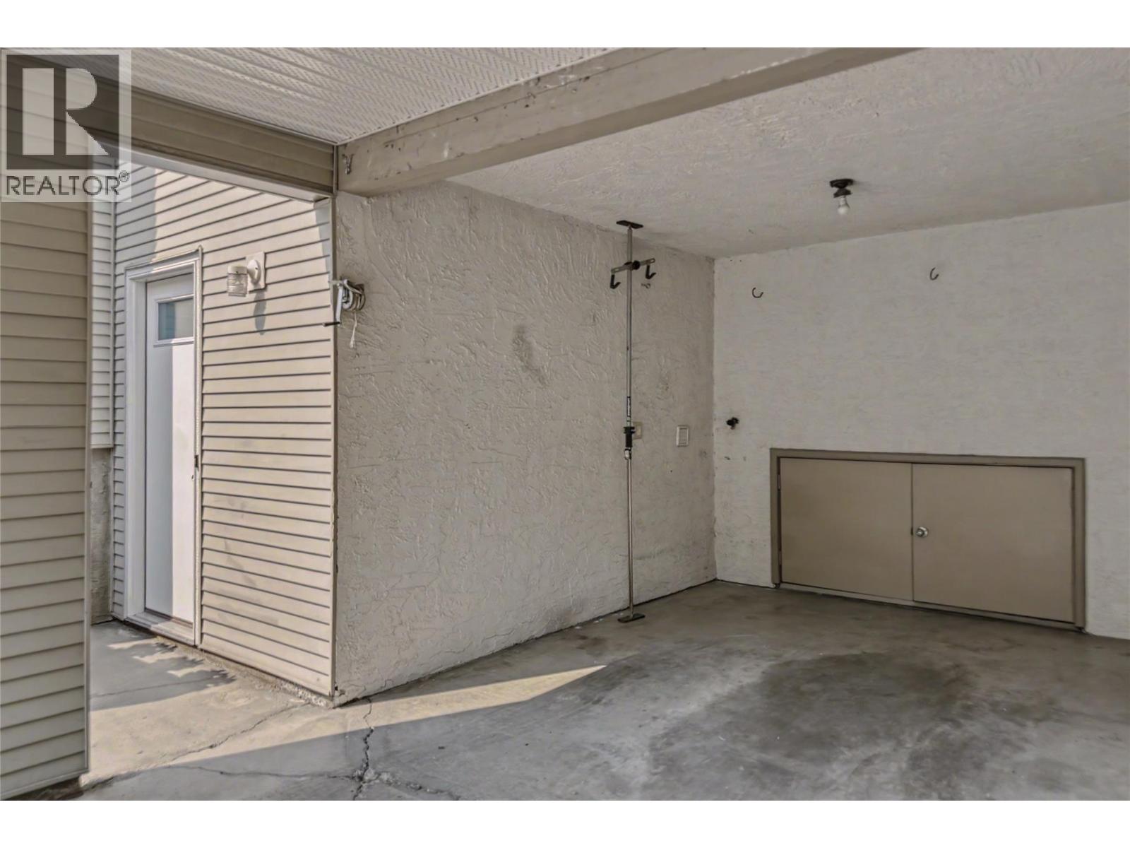 #13 1985 Burtch Road - 35