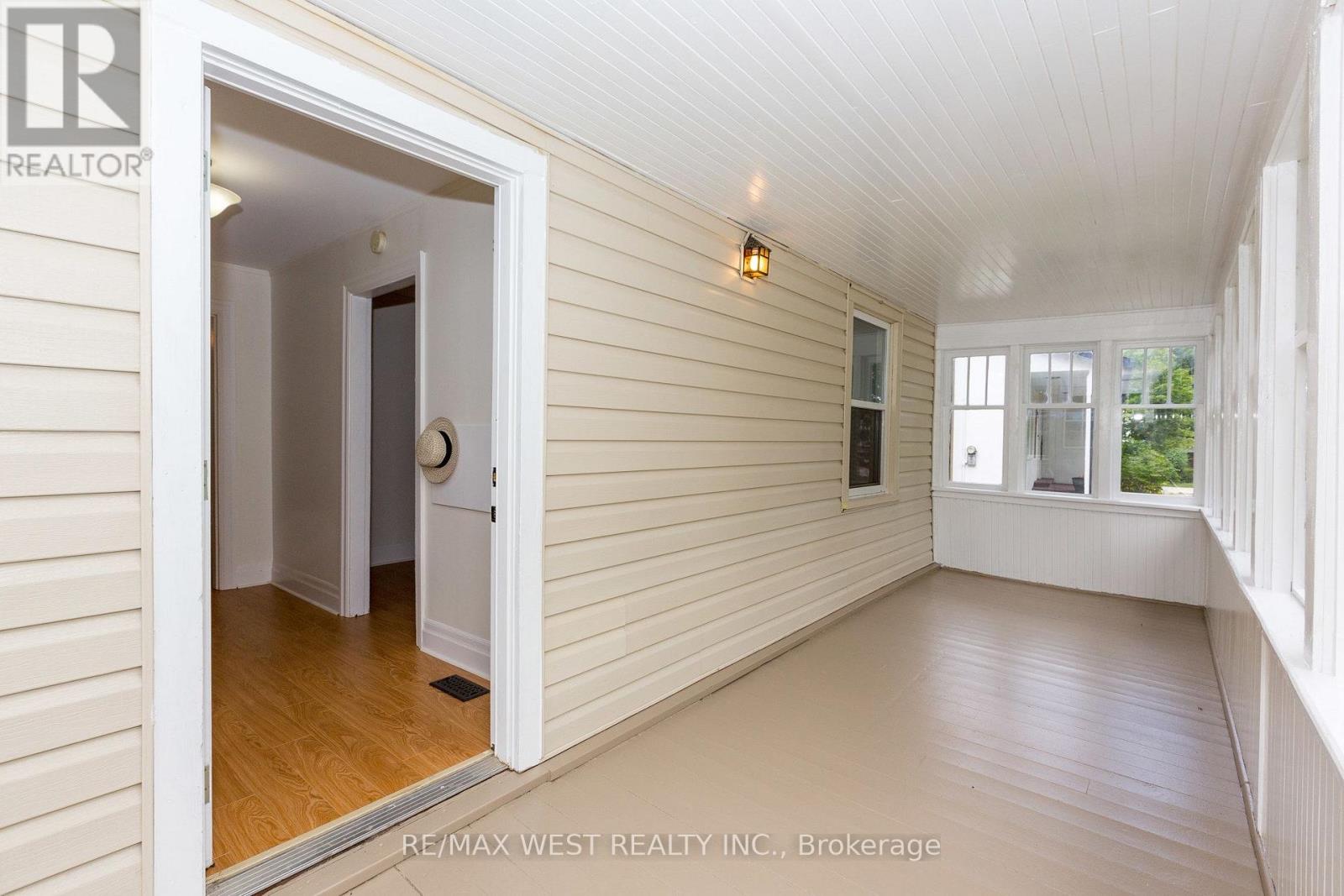 175 WELLINGTON STREET W - Image 3