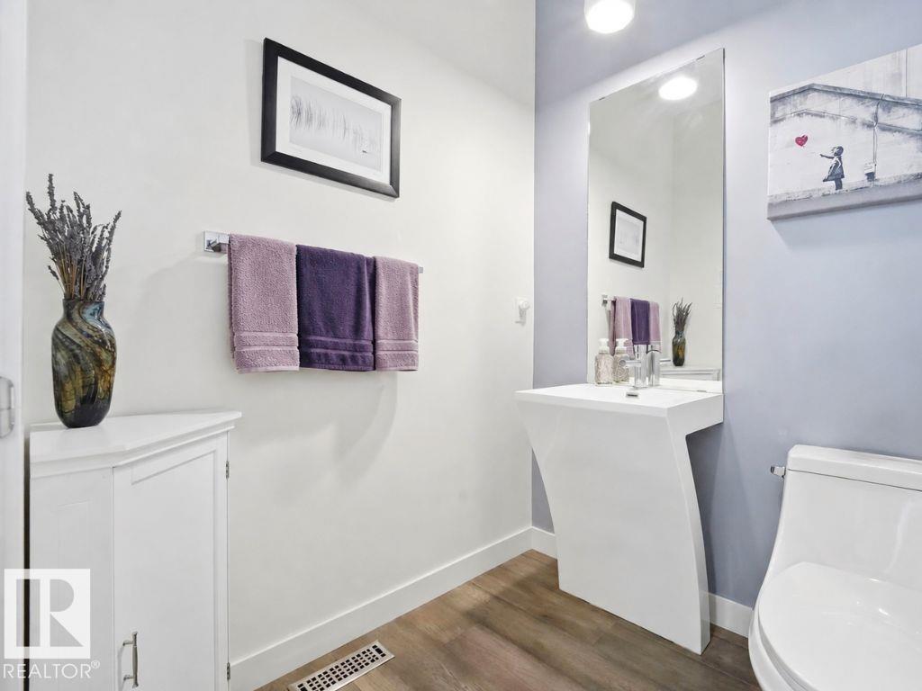 10433 140 ST NW - 17