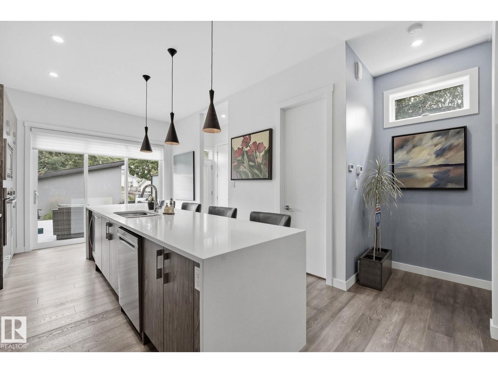 10433 140 ST NW - 15