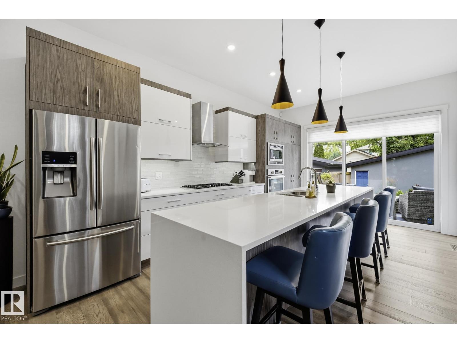 10433 140 ST NW - 12