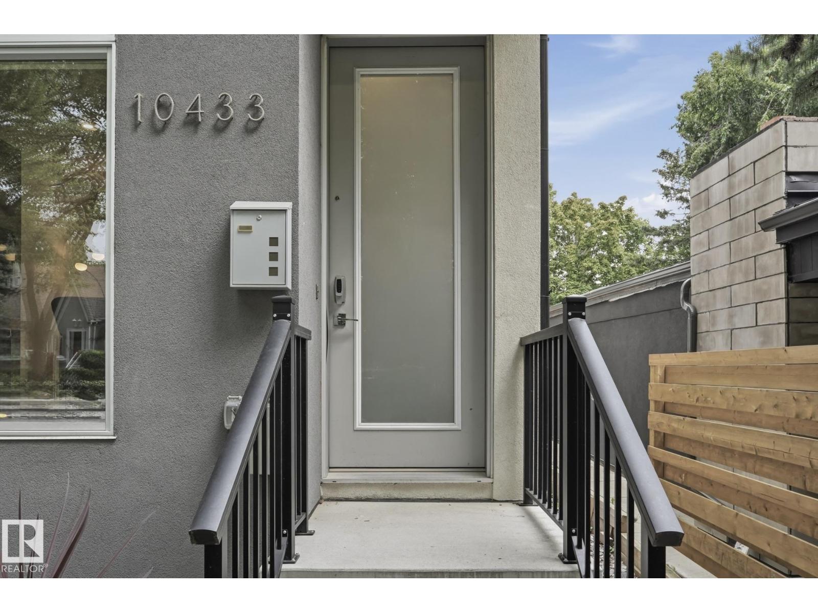 10433 140 ST NW - 2