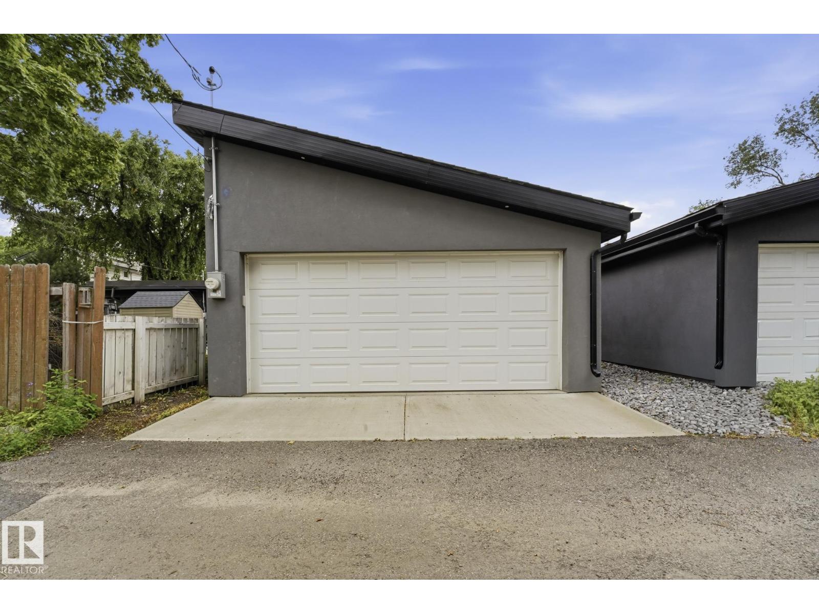 10433 140 ST NW - 46