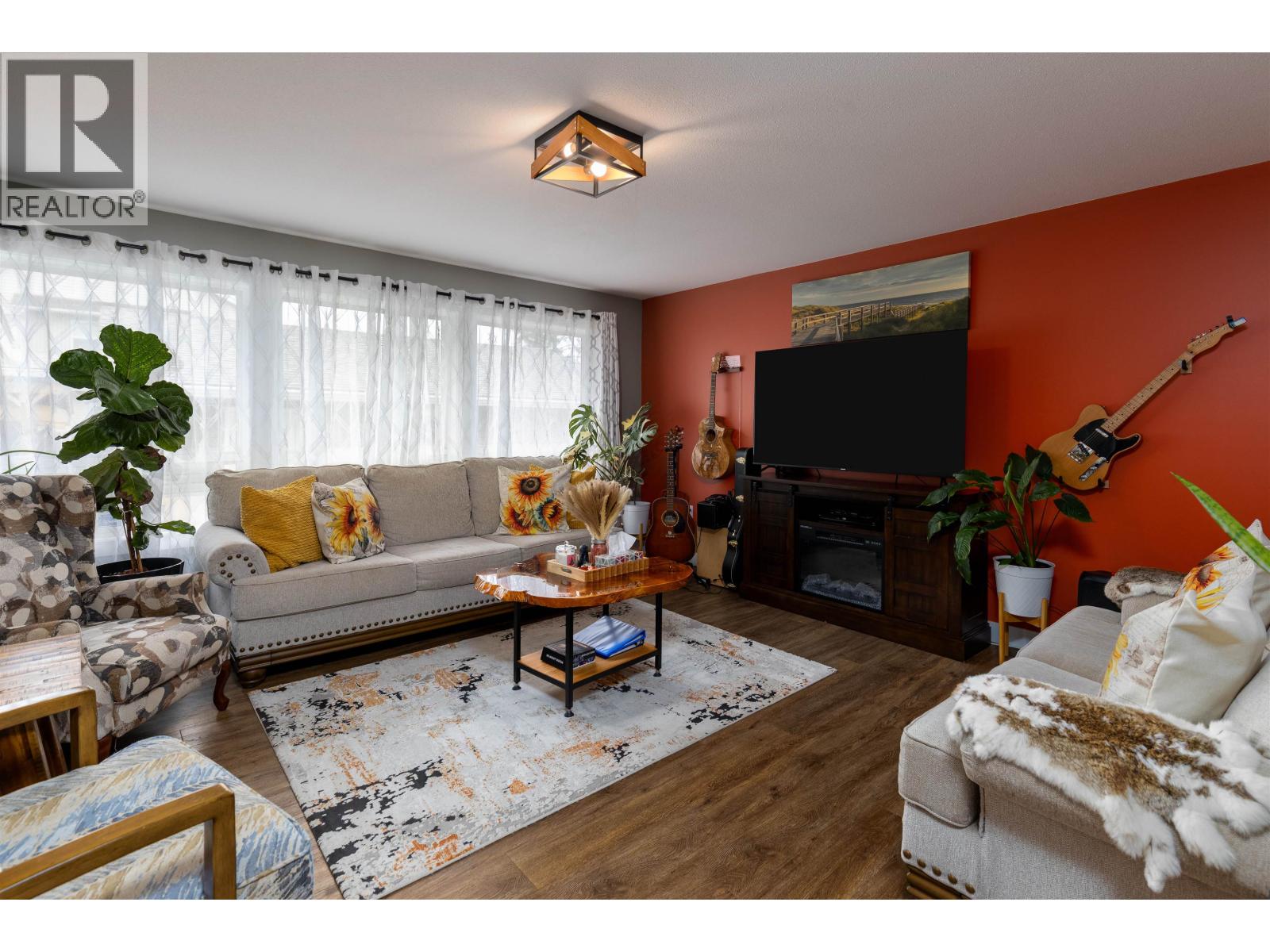 4819 PARK Avenue, Terrace