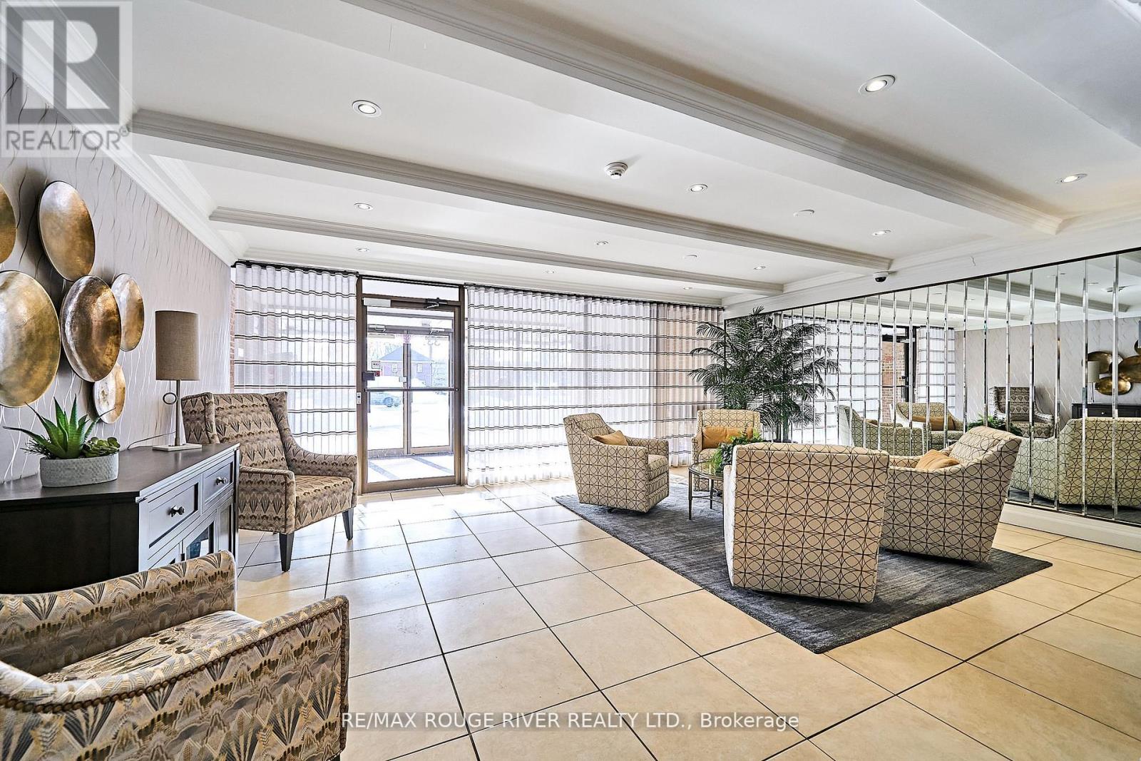 #401 337 SIMCOE STREET - Image 4