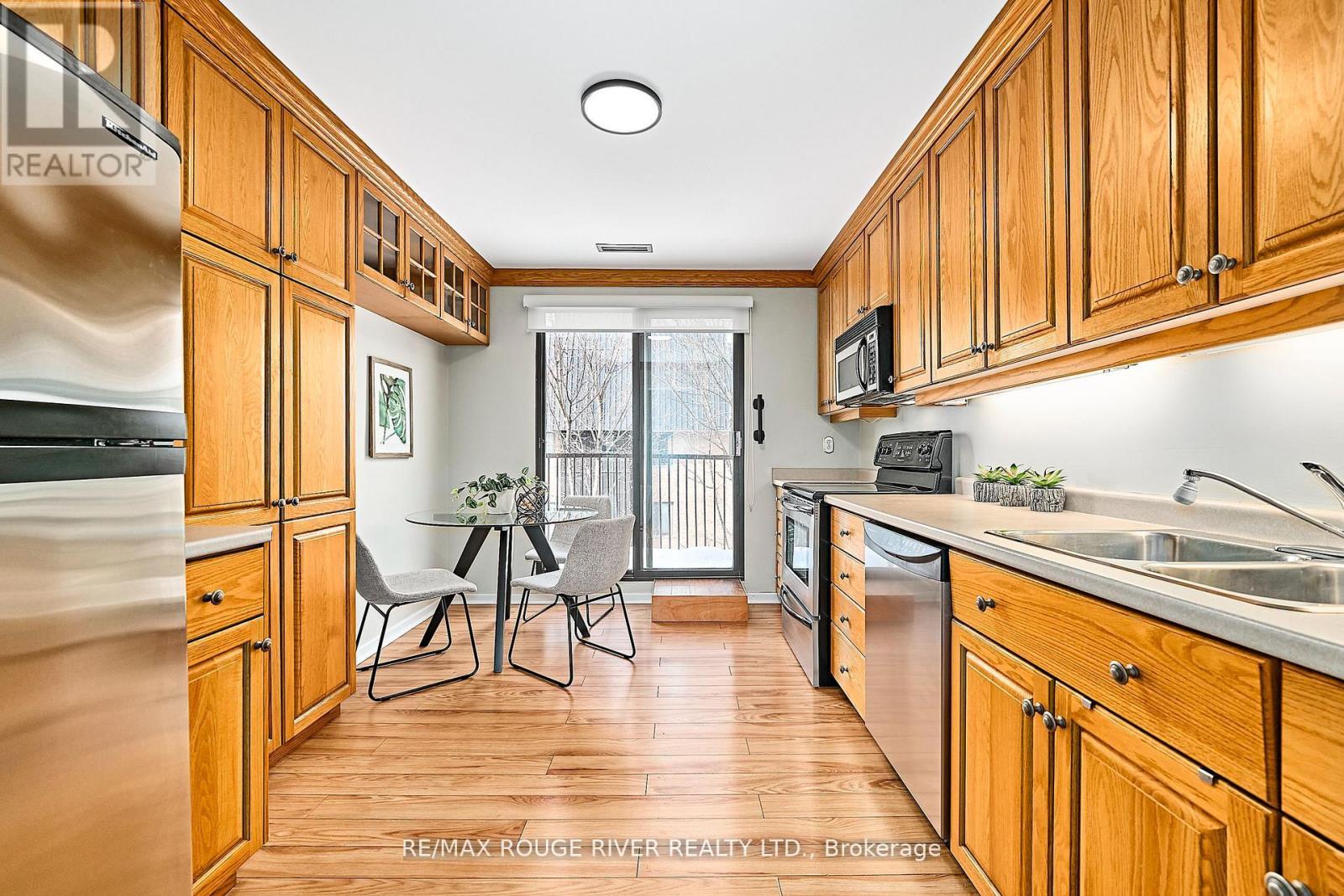 #401 337 SIMCOE STREET - Image 9