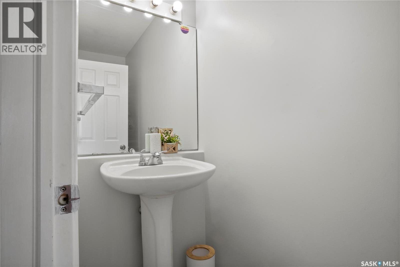 1402 10th AVENUE E - Image 15