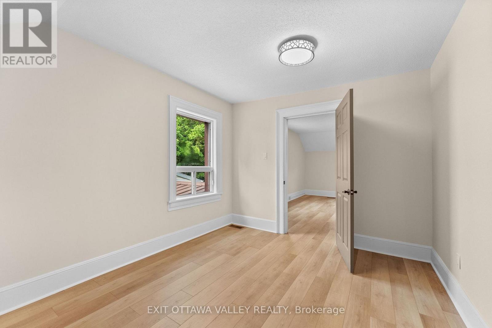 164 MAPLE AVENUE - Image 21