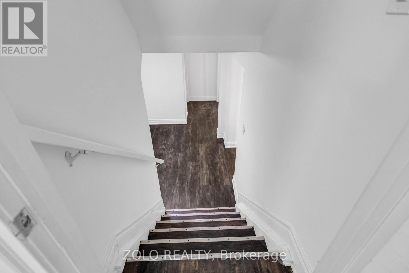 43 DAVIES CRESCENT - 34