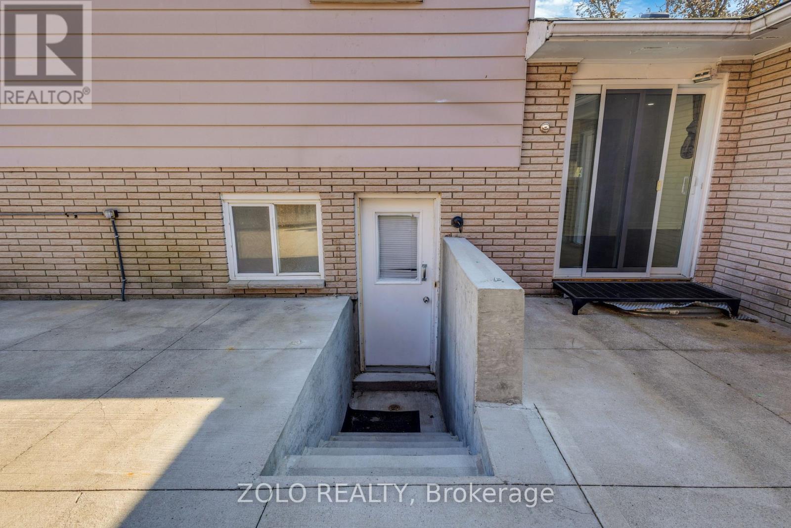 43 DAVIES CRESCENT - 41