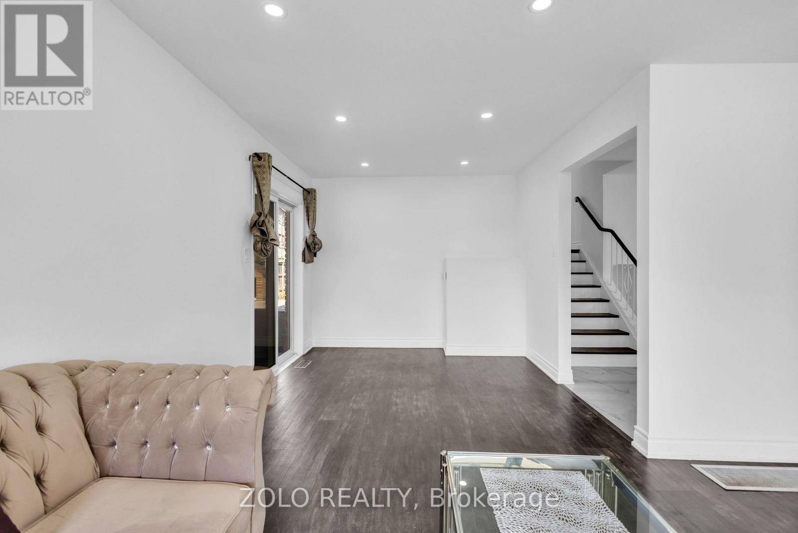 43 DAVIES CRESCENT - 9