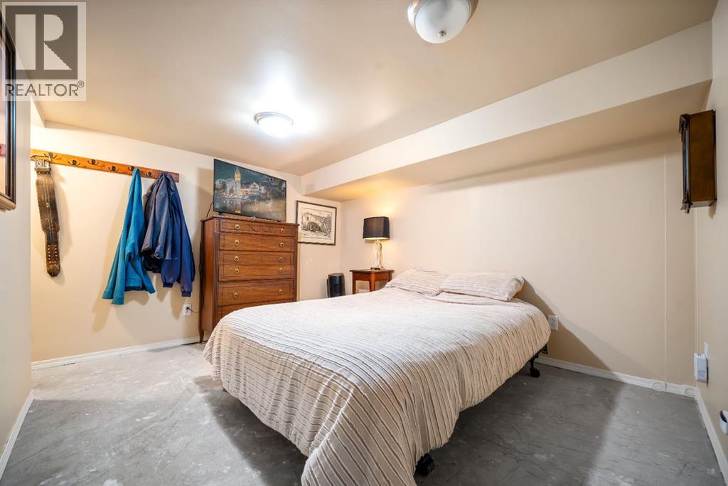 340 5 Street SE - Image 33