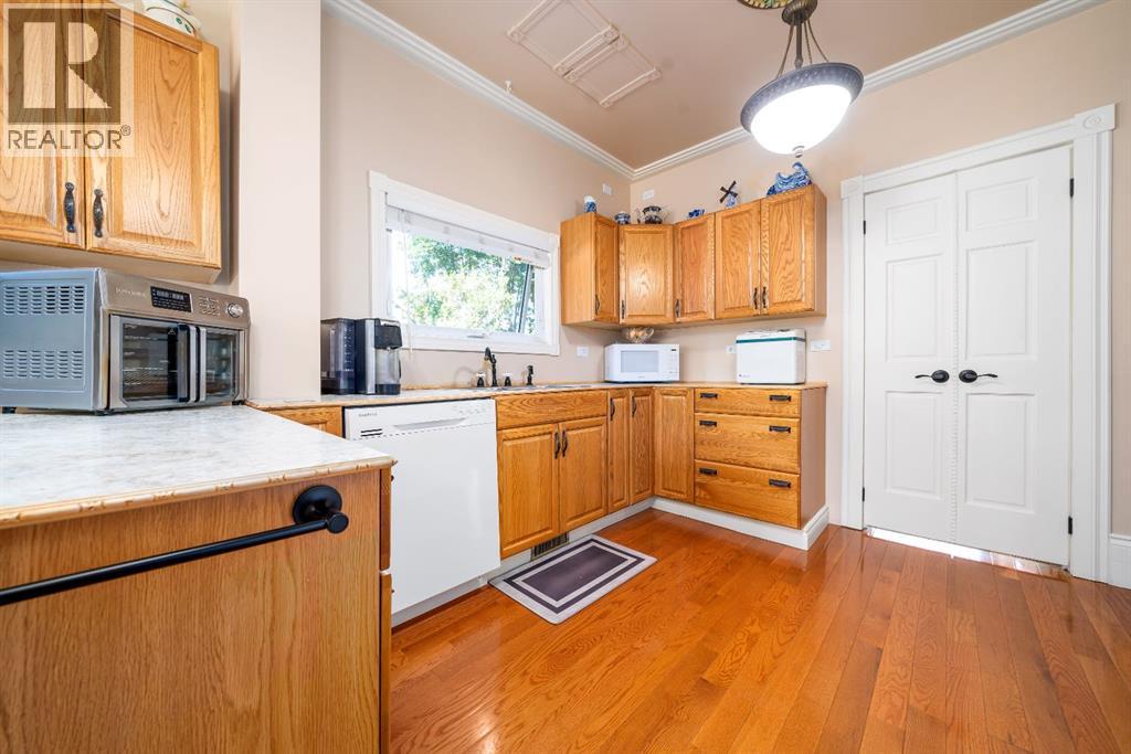 340 5 Street SE - Image 21