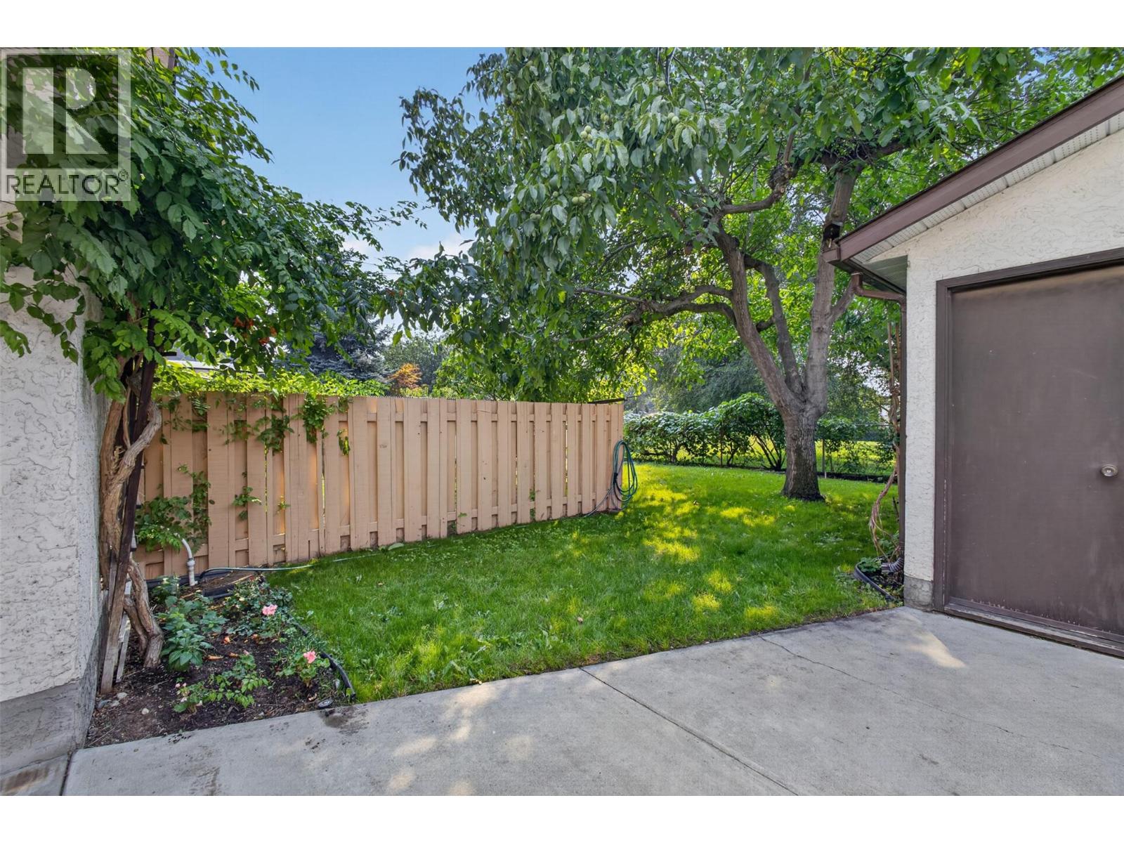 1494/1496 Elm Street - Image 9