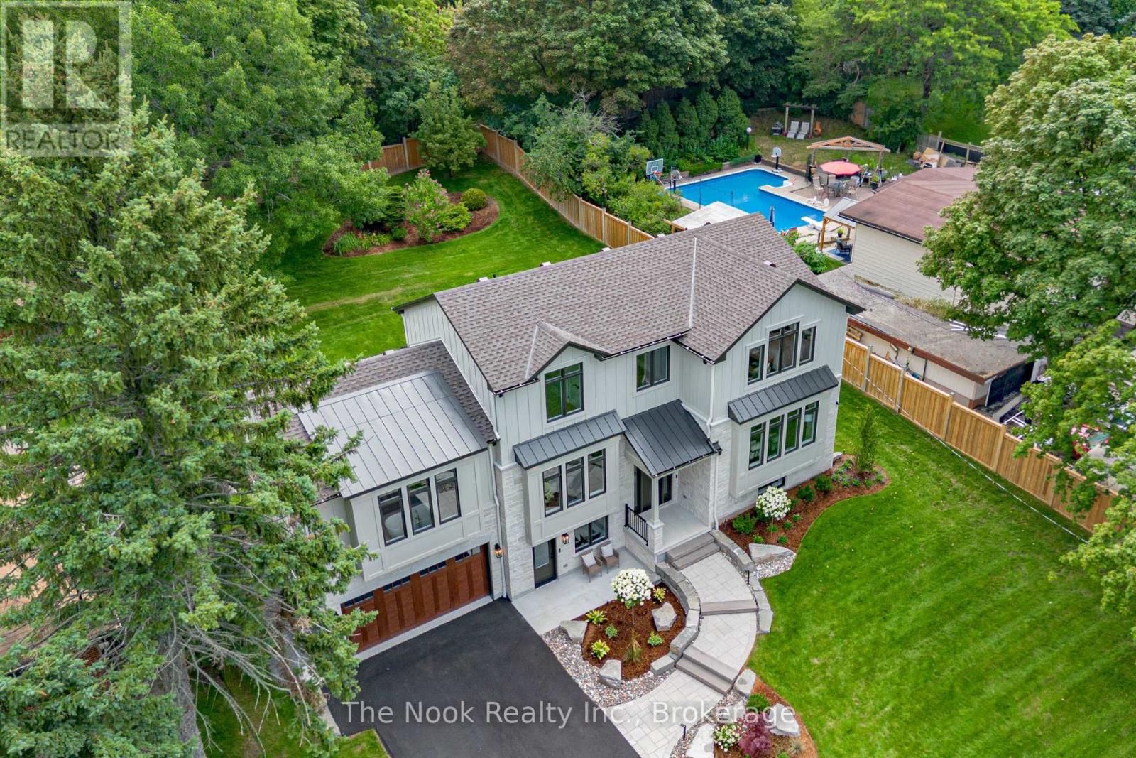 153 ELIZABETH CRESCENT N - 2