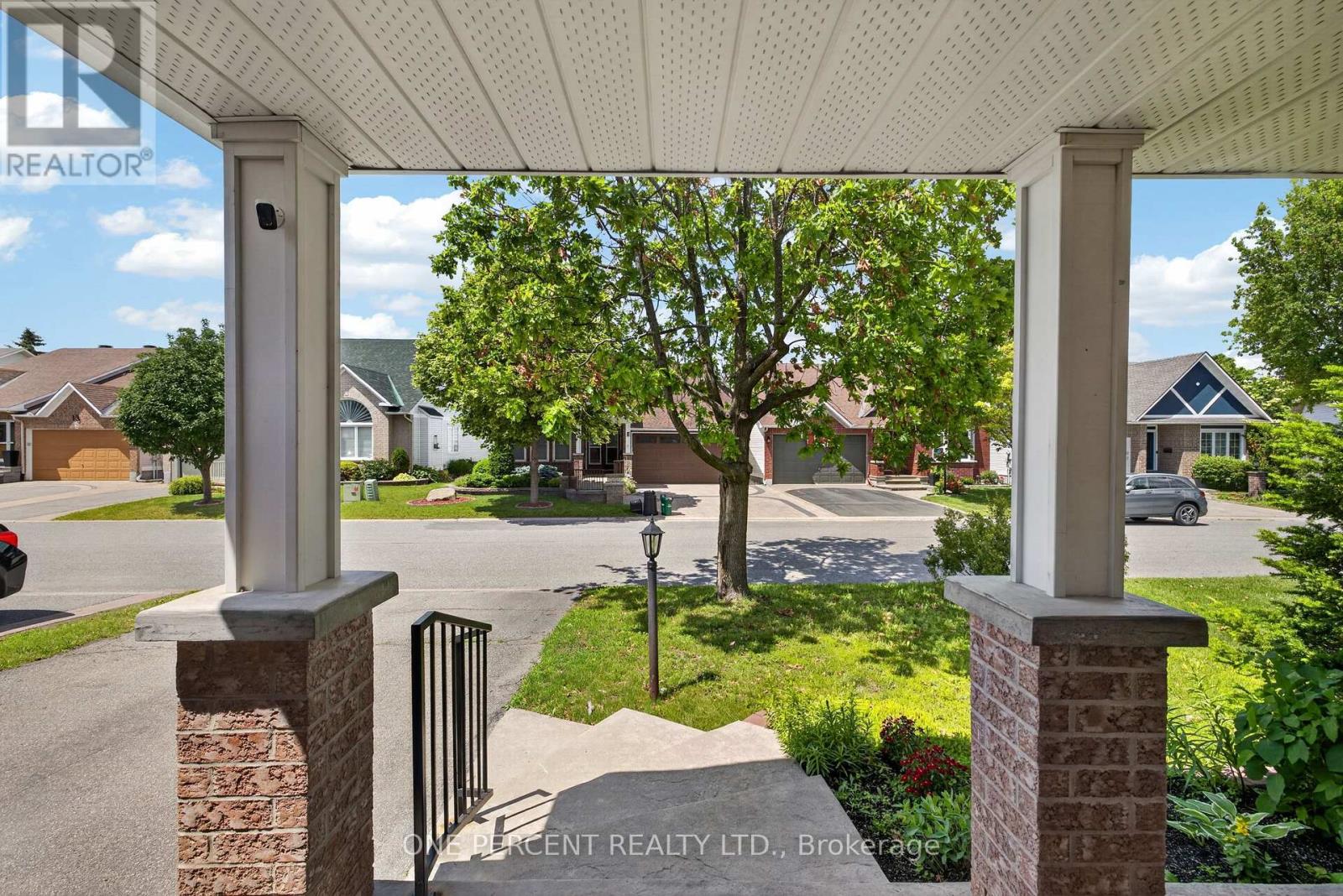 6 WINDCHIME CRESCENT - 2