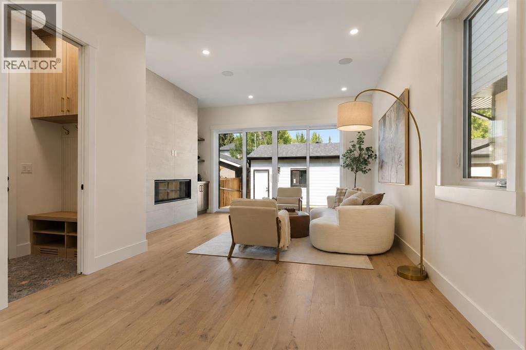528 52 Avenue SW - 19
