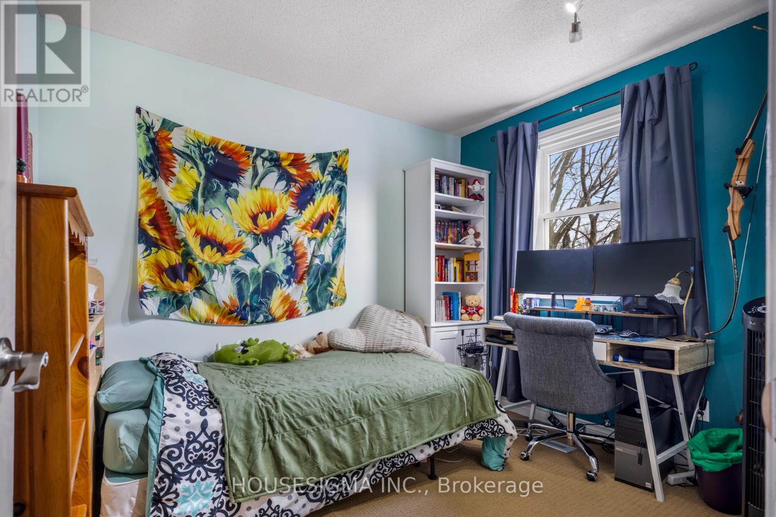 18 JENNIFER GARDENS - 23
