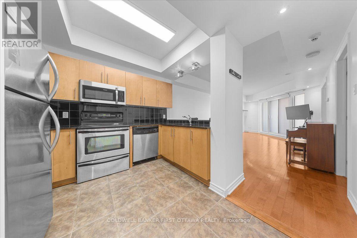 #711 200 RIDEAU STREET - 13