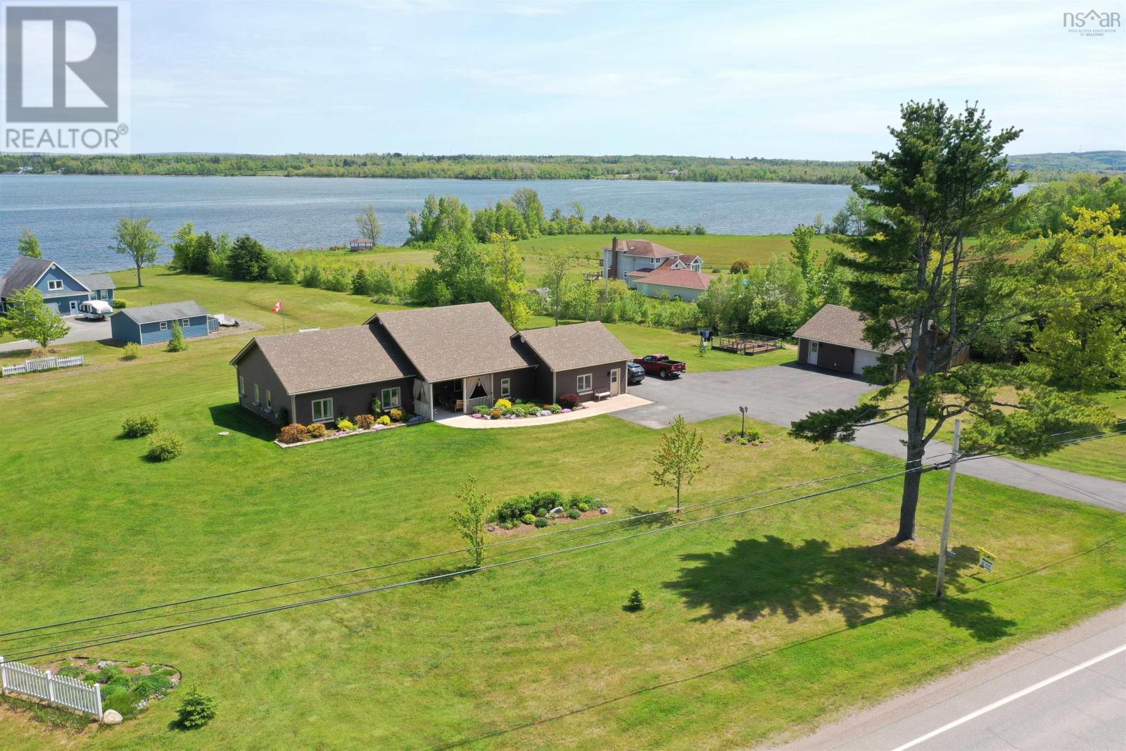 2162 Highway 376