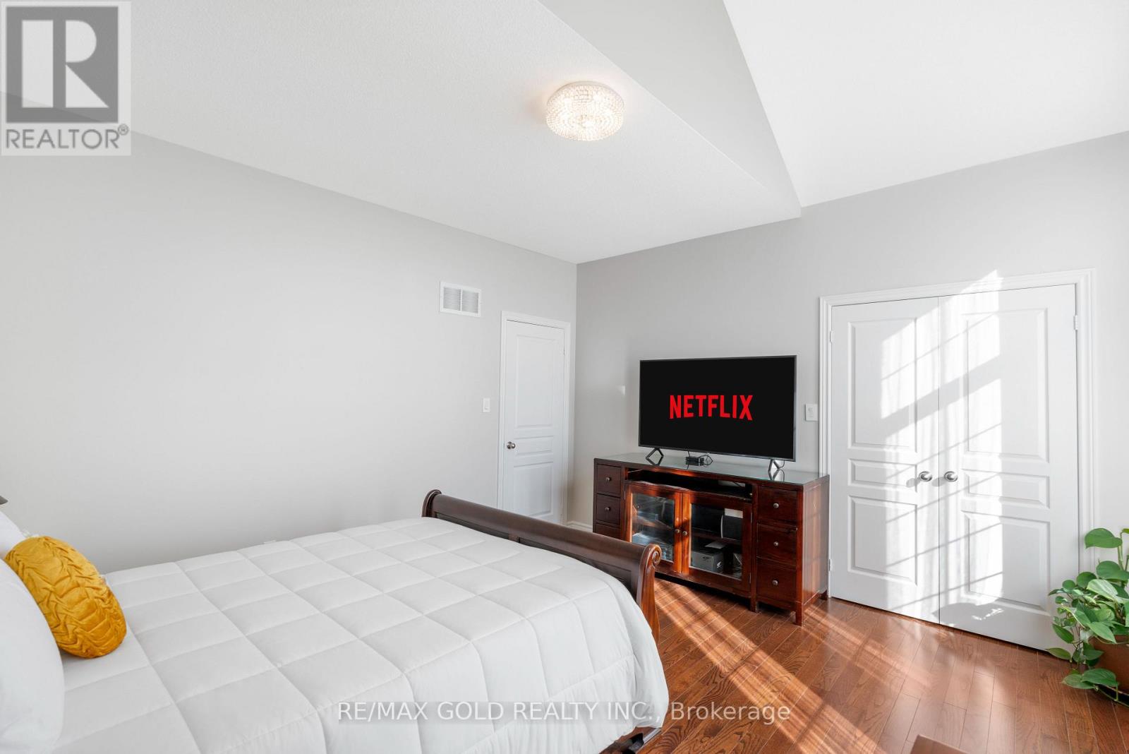 19 BELLCREST ROAD - 30