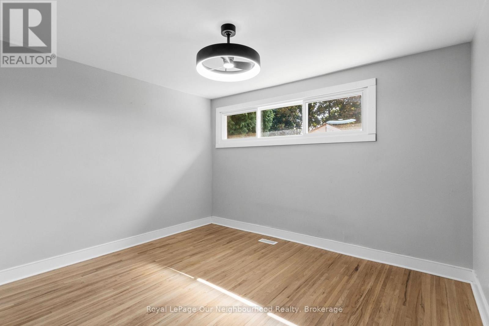 1016 CENTRE STREET N - 14