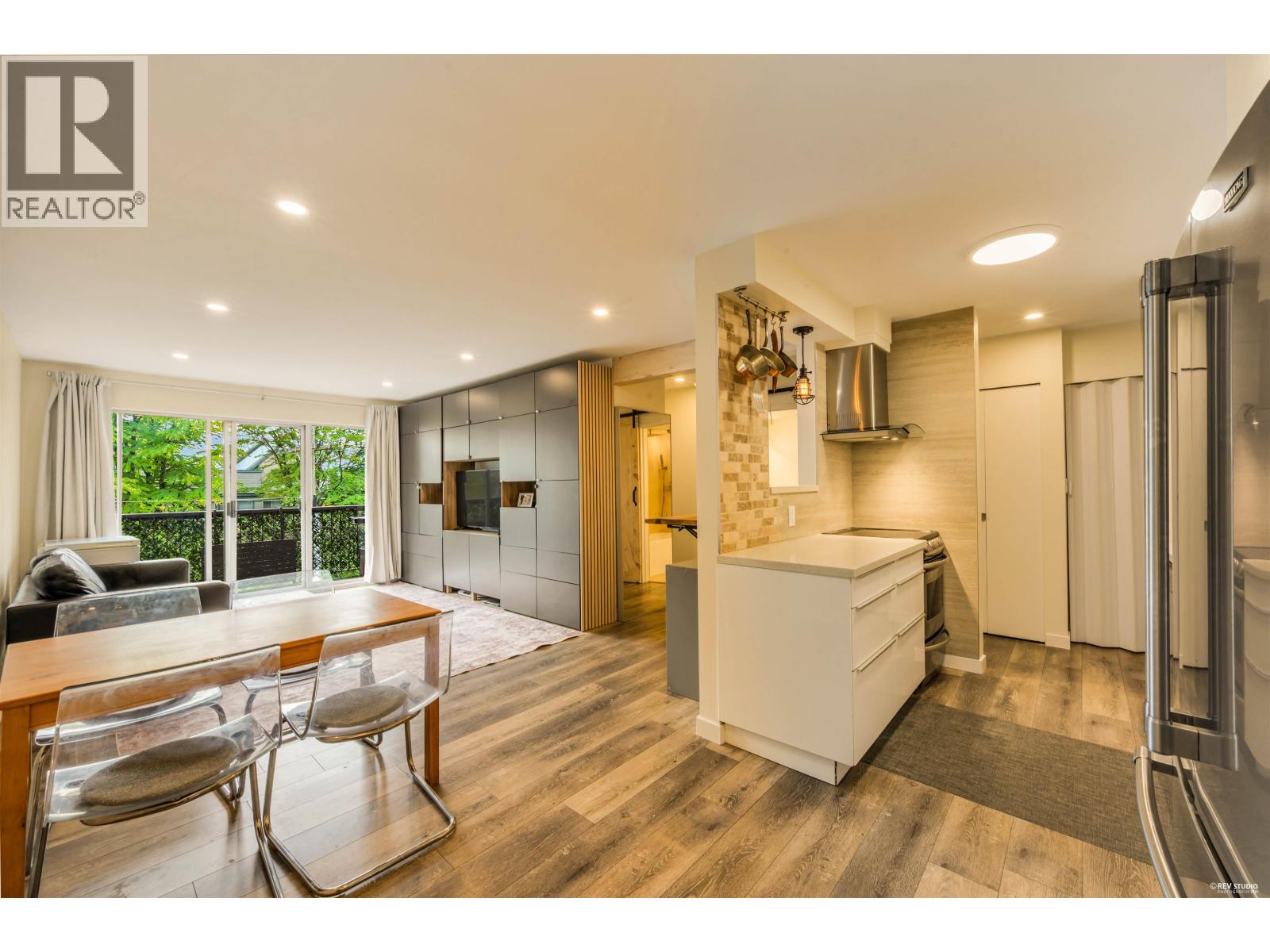 Property for sale at 310 428 AGNES STREET