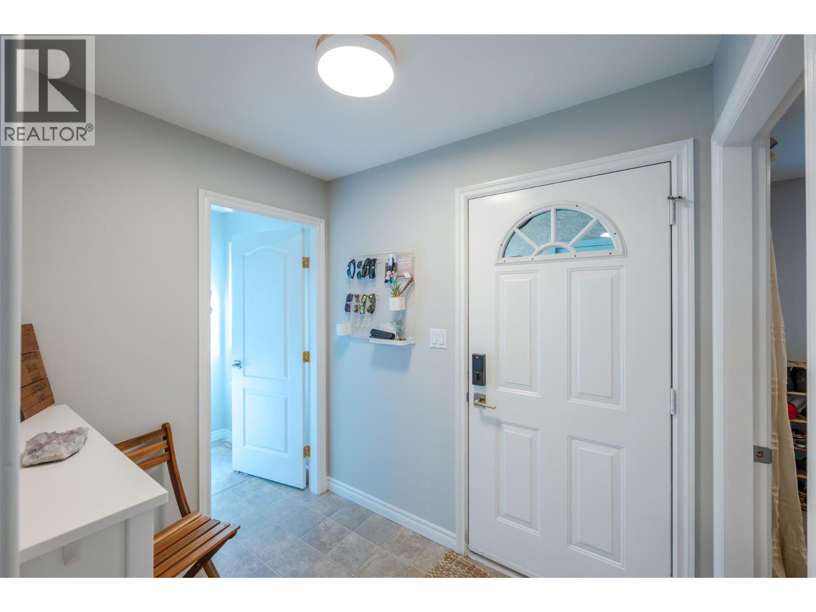 #101 1049 Churchill Avenue - 29