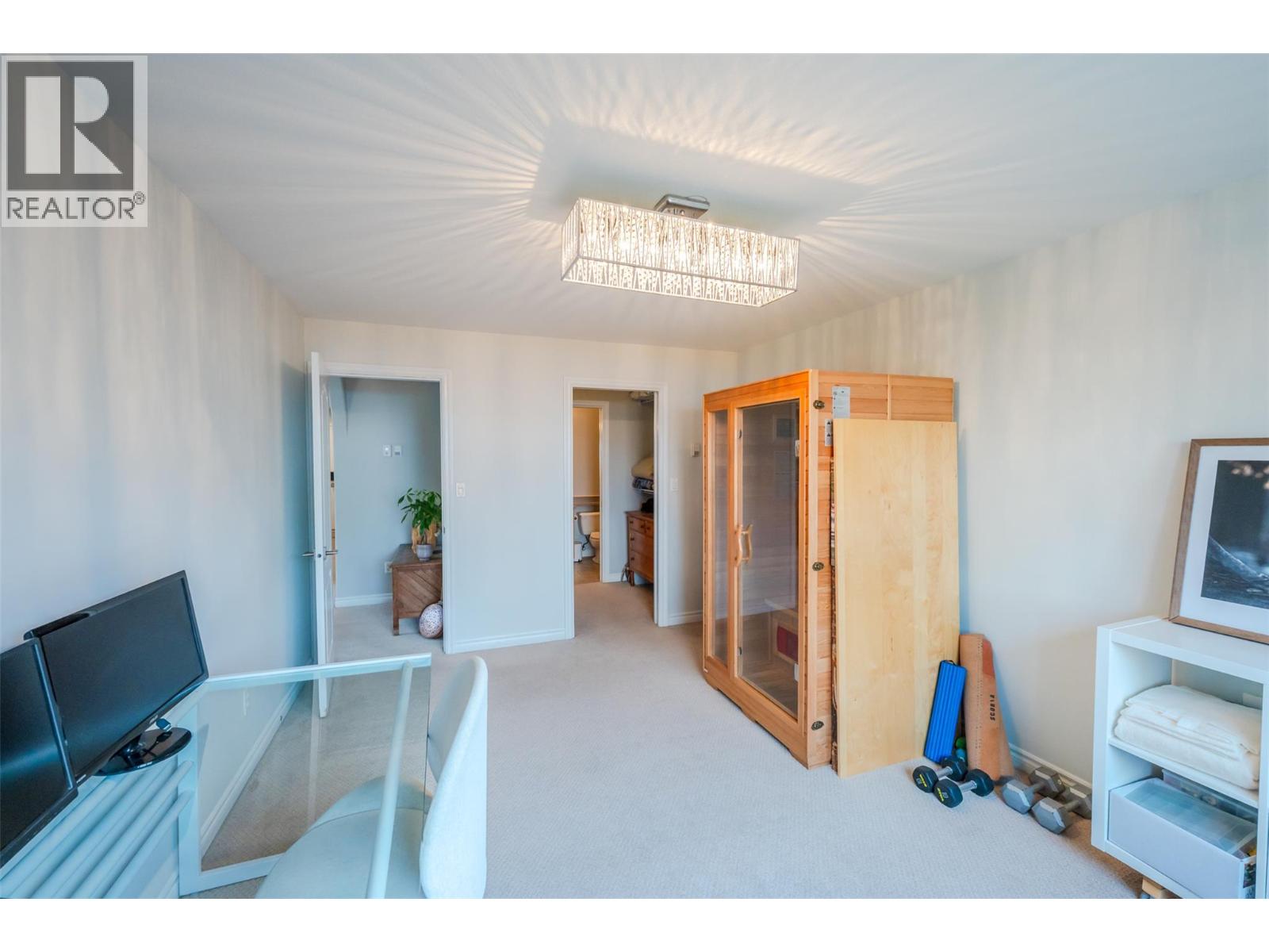 #101 1049 Churchill Avenue - 19