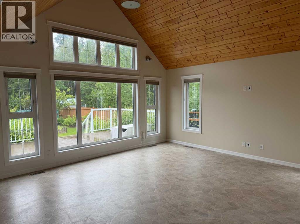5709 57 Avenue - 9