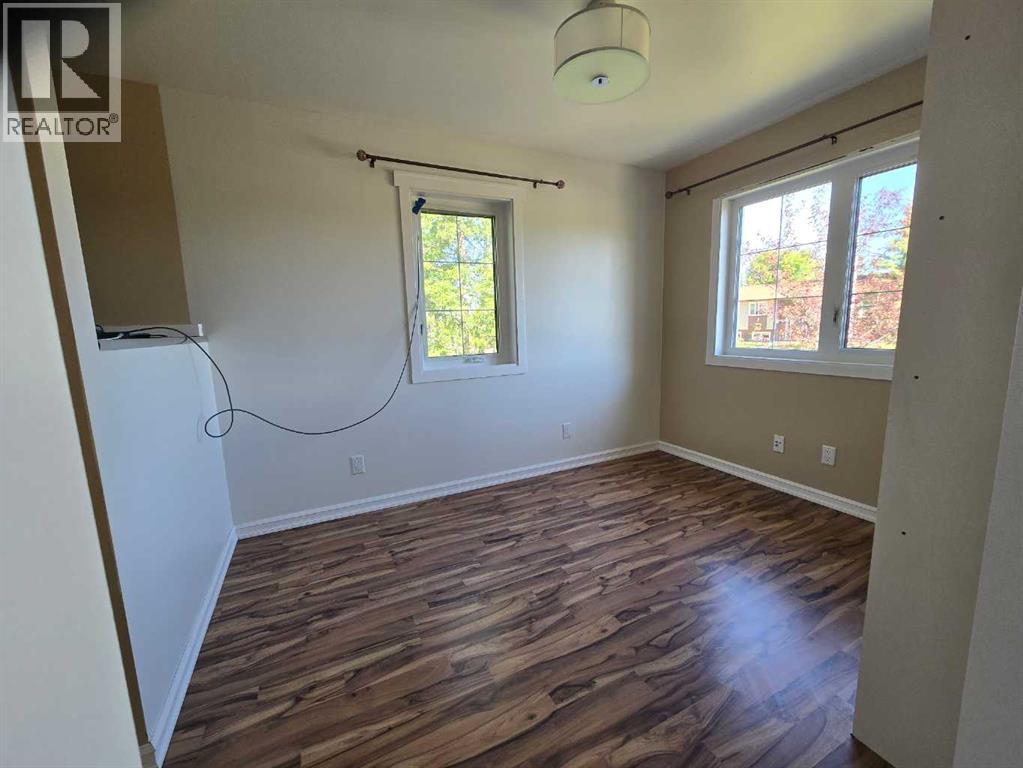 5709 57 Avenue - 7