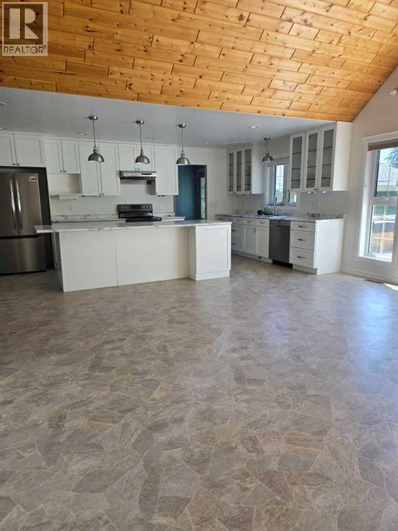 5709 57 Avenue - 10
