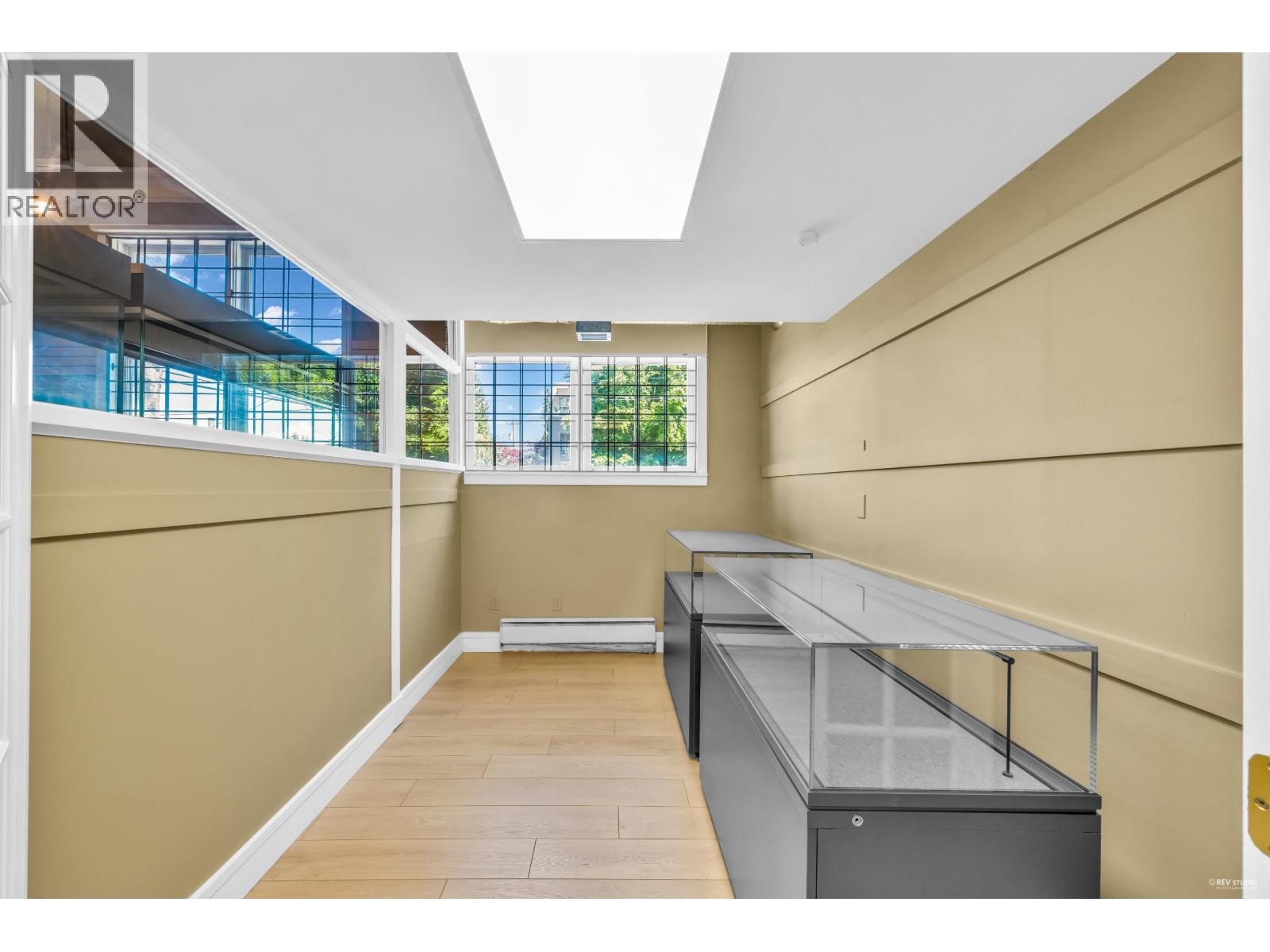 3607 W BROADWAY, Vancouver