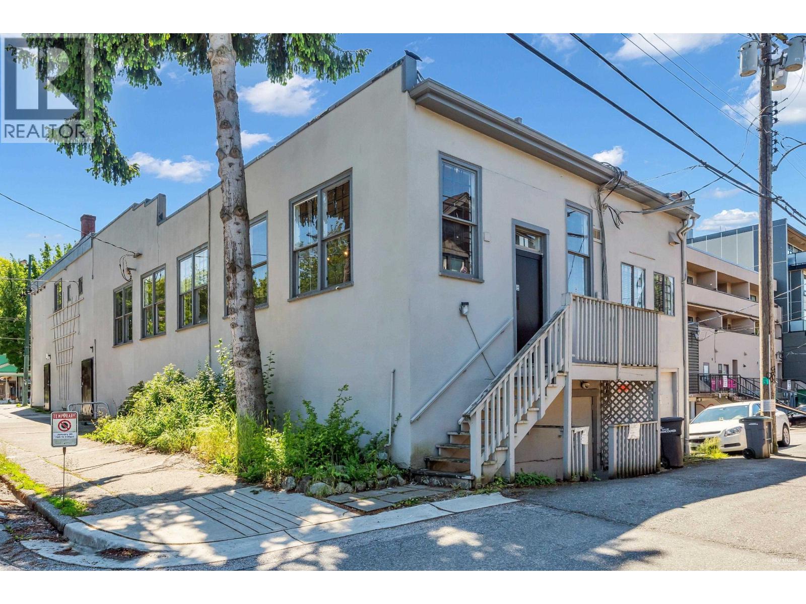 3607 W BROADWAY, Vancouver