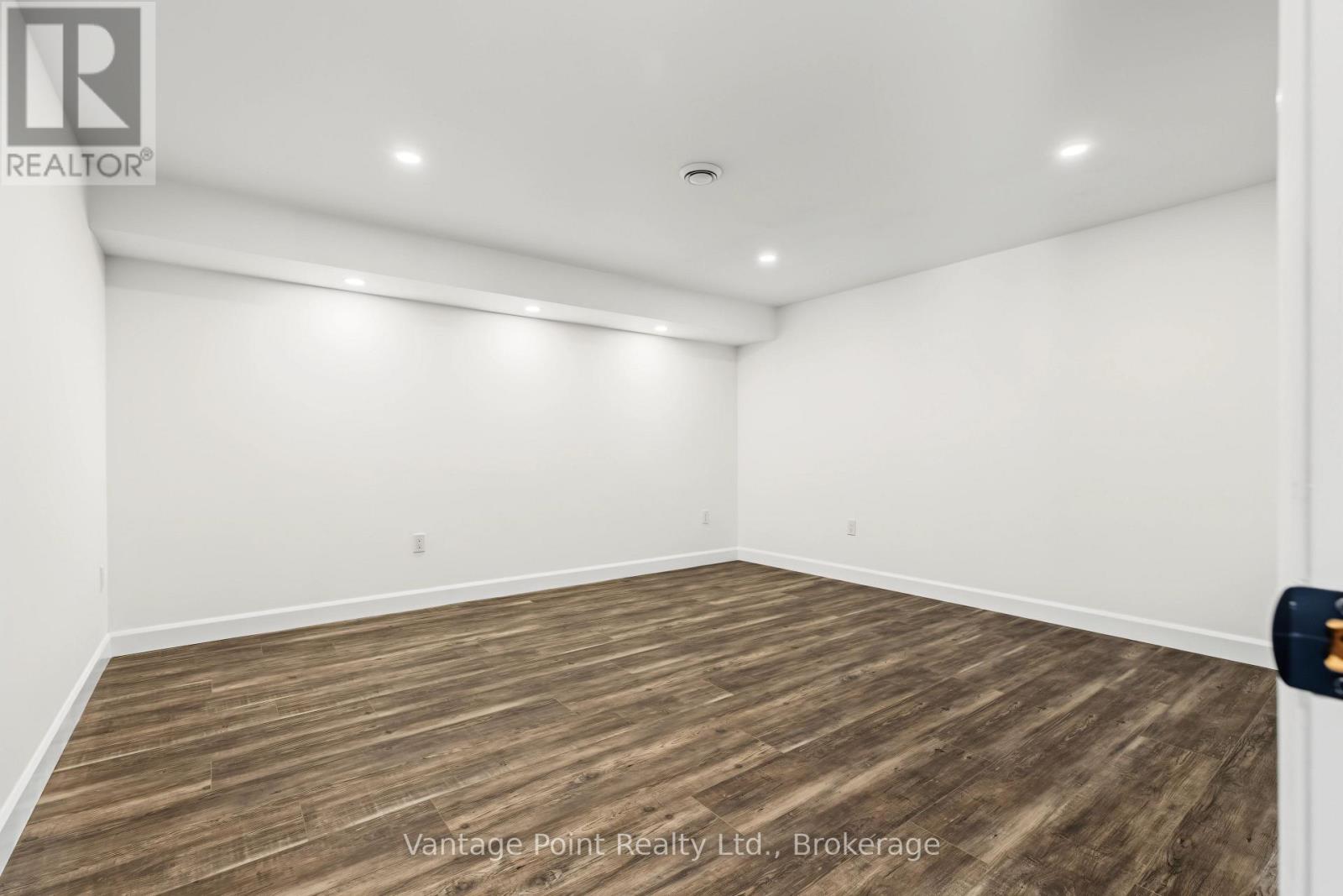307 1ST AVENUE S - Image 32