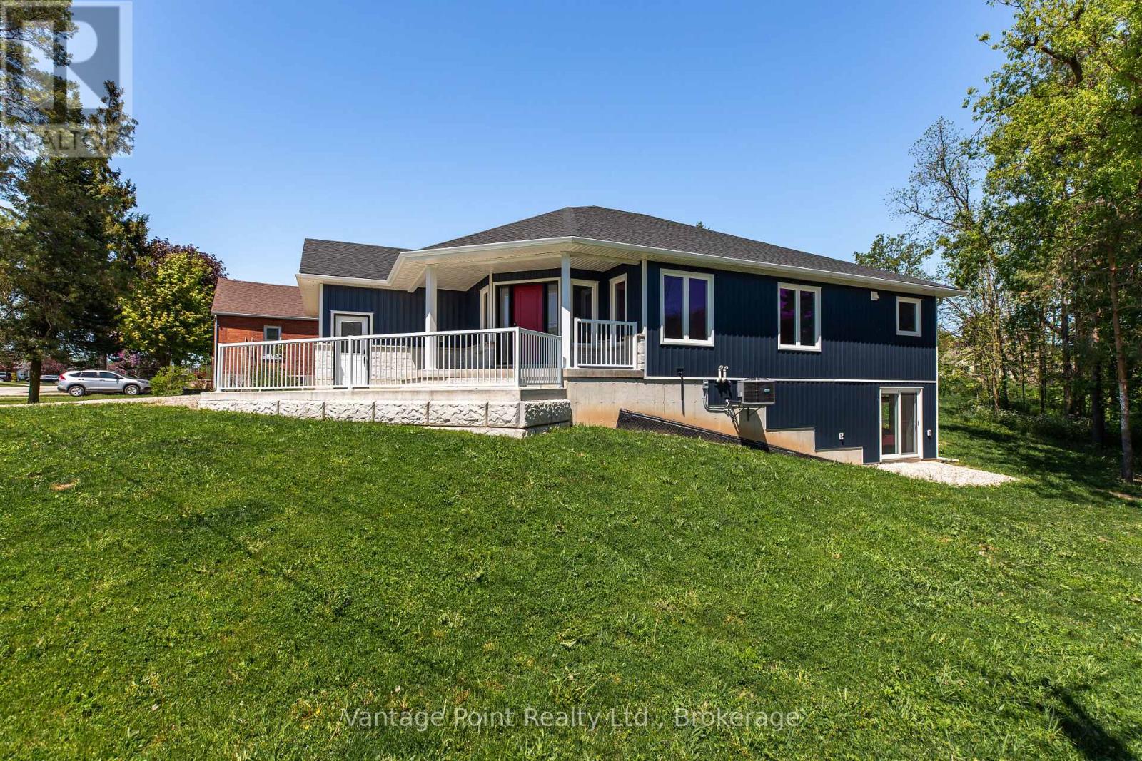 307 1ST AVENUE S - 6