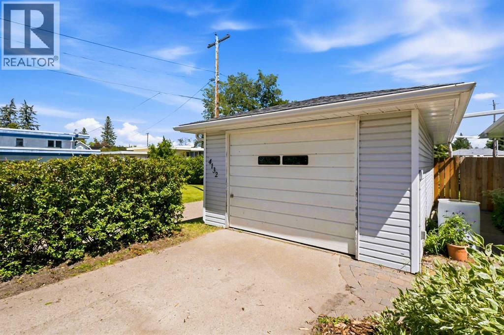 4132 50 Avenue - 44