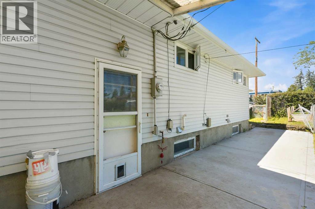 4132 50 Avenue - Image 40