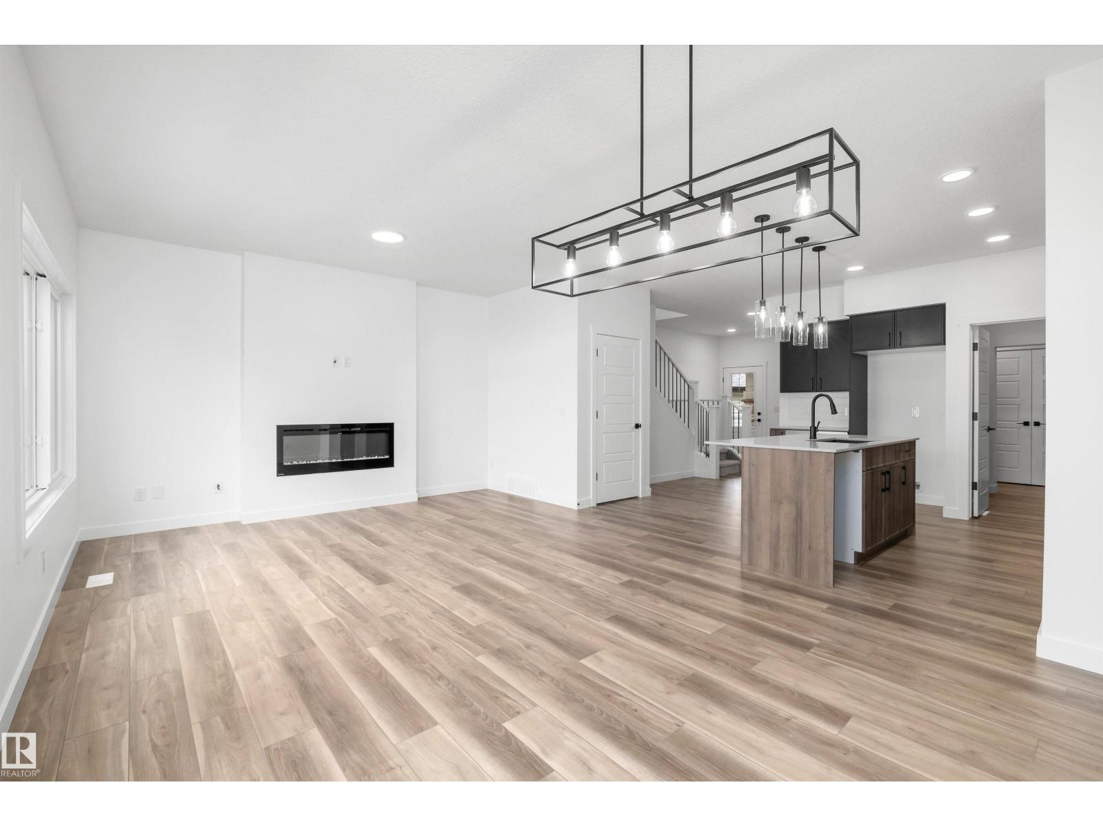 4039 207 ST NW - 16