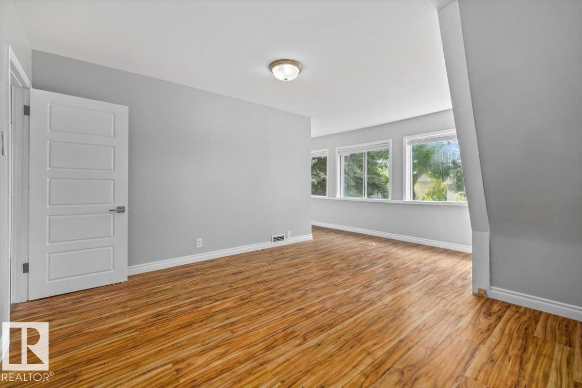 11429 64 ST NW - 35
