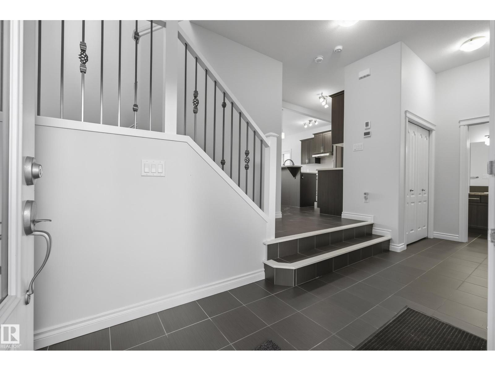 15852 10 AV SW - 4