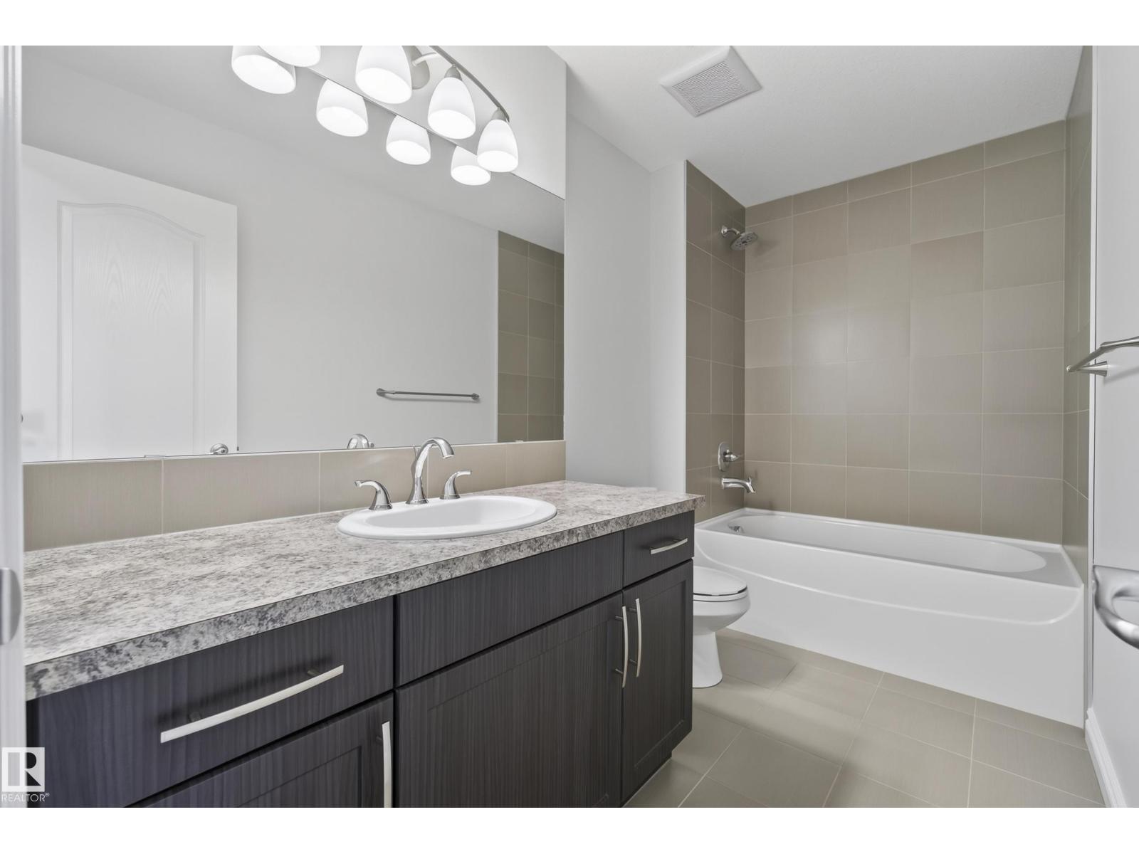 15852 10 AV SW - Image 40