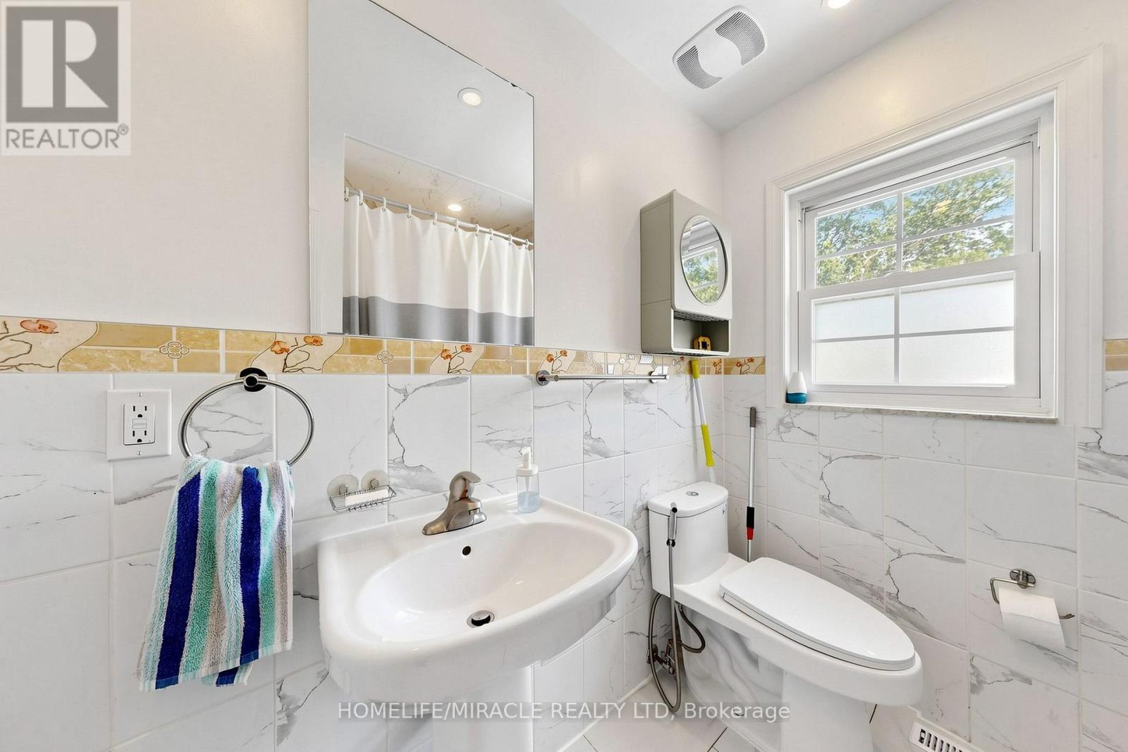 470 MIDLAND AVENUE - Image 31